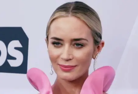 Emily blunt plastic surgery