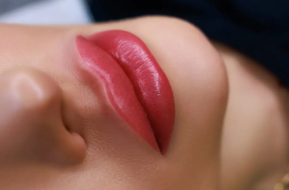 plump lips